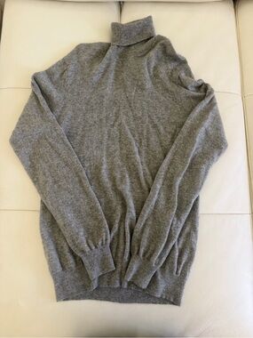 Women's Gray Cashmere Turtleneck Sweater